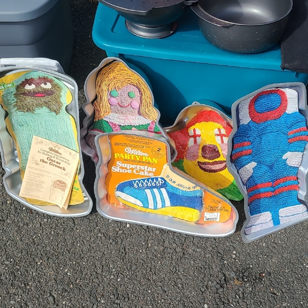 Vintage Character Cake Pans Set